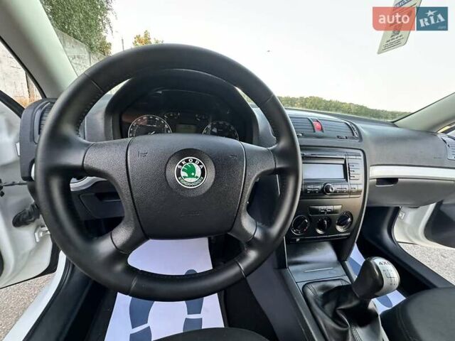 Білий Шкода Октавія, об'ємом двигуна 1.98 л та пробігом 257 тис. км за 6500 $, фото 6 на Automoto.ua