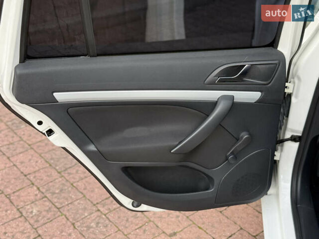 Білий Шкода Октавія, об'ємом двигуна 1.6 л та пробігом 245 тис. км за 6900 $, фото 51 на Automoto.ua