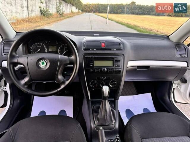Білий Шкода Октавія, об'ємом двигуна 1.98 л та пробігом 257 тис. км за 6500 $, фото 11 на Automoto.ua