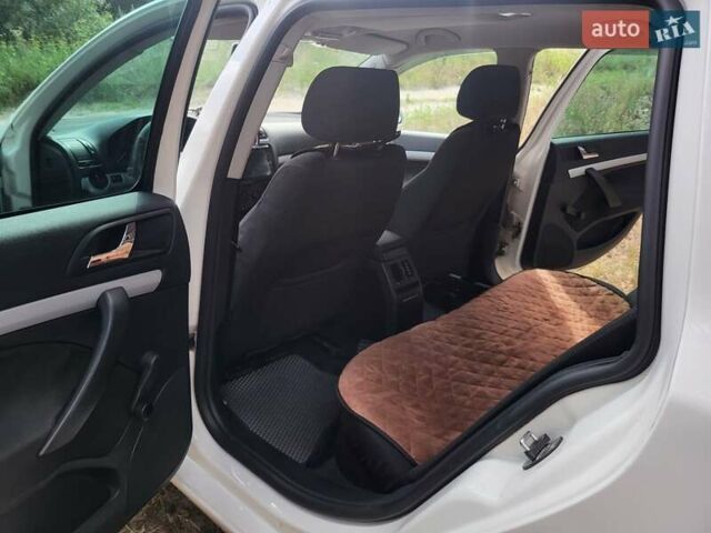 Білий Шкода Октавія, об'ємом двигуна 1.8 л та пробігом 219 тис. км за 7000 $, фото 13 на Automoto.ua