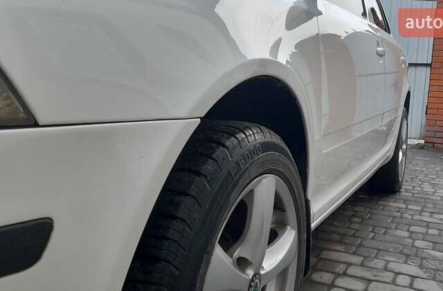 Белый Шкода Октавия, объемом двигателя 1.6 л и пробегом 214 тыс. км за 6000 $, фото 6 на Automoto.ua