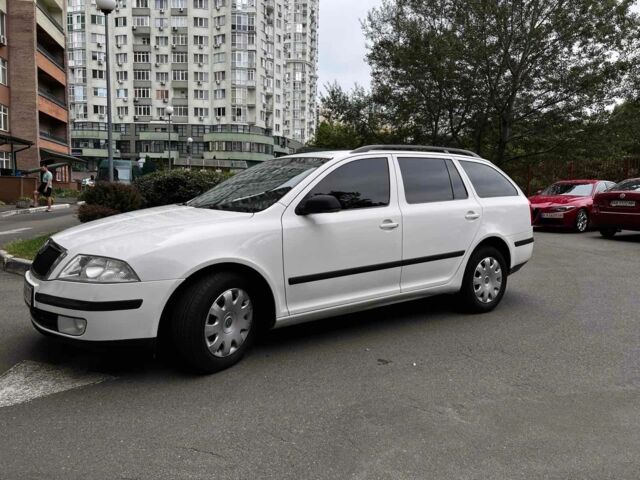 Белый Шкода Октавия, объемом двигателя 1.6 л и пробегом 303 тыс. км за 5500 $, фото 7 на Automoto.ua