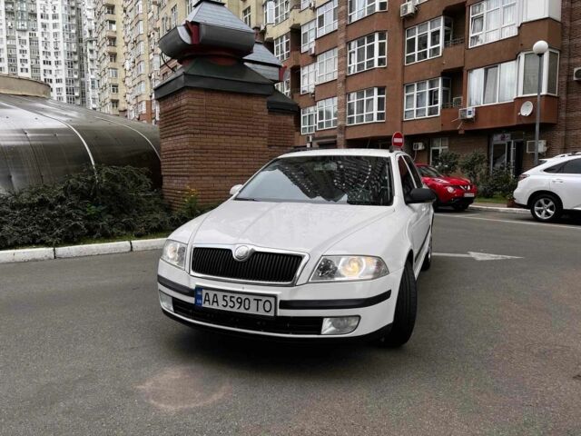Белый Шкода Октавия, объемом двигателя 1.6 л и пробегом 303 тыс. км за 5500 $, фото 2 на Automoto.ua