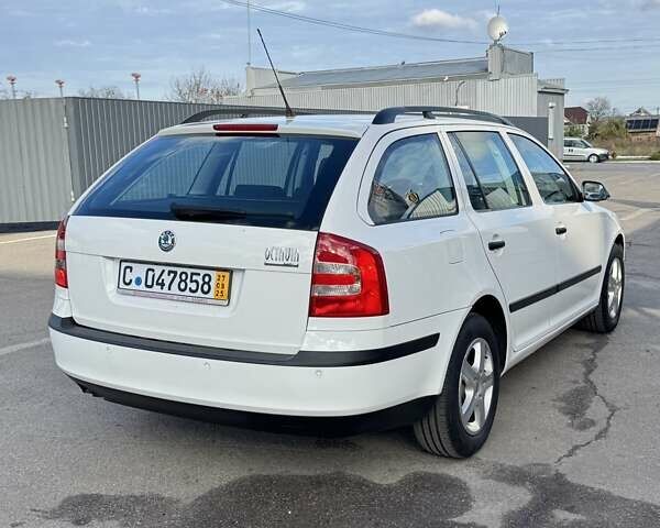 Білий Шкода Октавія, об'ємом двигуна 1.6 л та пробігом 161 тис. км за 7350 $, фото 4 на Automoto.ua