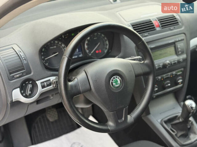 Білий Шкода Октавія, об'ємом двигуна 1.6 л та пробігом 245 тис. км за 6900 $, фото 39 на Automoto.ua