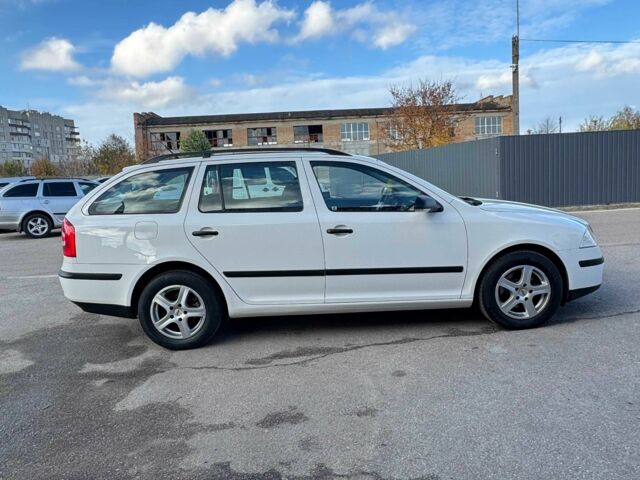 Белый Шкода Октавия, объемом двигателя 1.6 л и пробегом 161 тыс. км за 7350 $, фото 3 на Automoto.ua