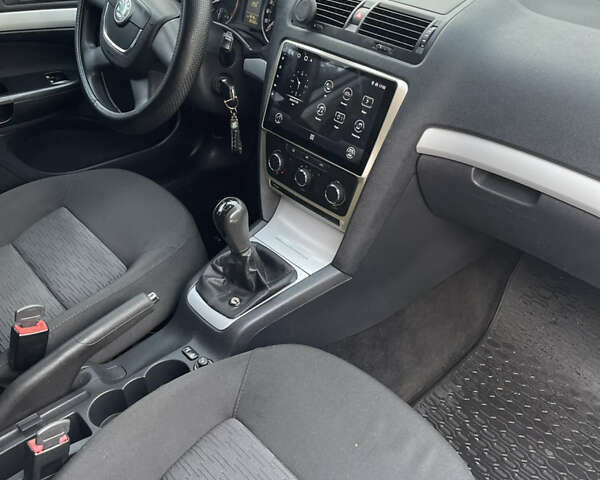 Белый Шкода Октавия, объемом двигателя 1.6 л и пробегом 280 тыс. км за 7900 $, фото 14 на Automoto.ua