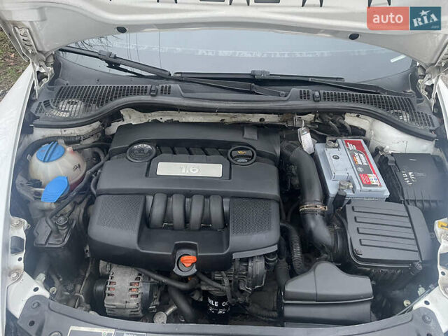 Білий Шкода Октавія, об'ємом двигуна 1.6 л та пробігом 299 тис. км за 7600 $, фото 49 на Automoto.ua