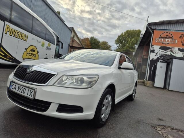 Білий Шкода Октавія, об'ємом двигуна 1.6 л та пробігом 252 тис. км за 7750 $, фото 11 на Automoto.ua