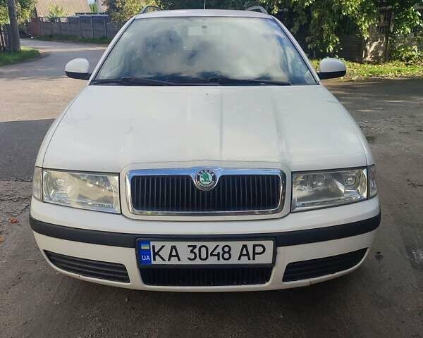 Шкода Октавия 2009 в Киеве на Automoto.ua Белый Шкода Октавия, объемом двигателя 1.6 л и пробегом 155 тыс. км за 4750 $, фото 1 на Automoto.ua