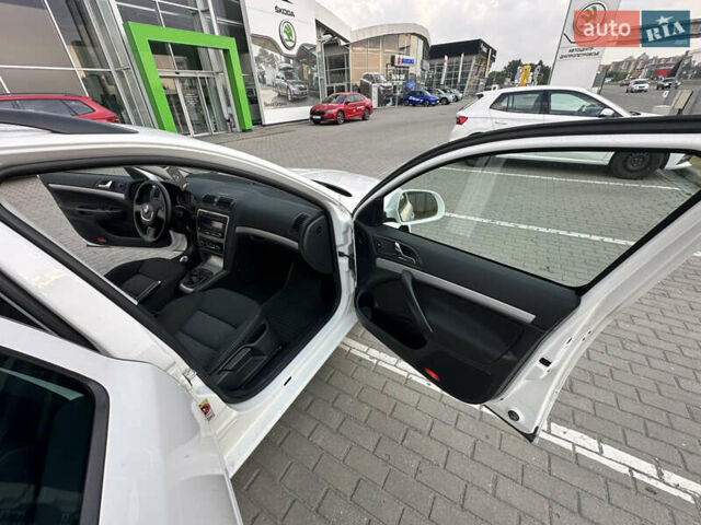 Білий Шкода Октавія, об'ємом двигуна 2 л та пробігом 260 тис. км за 9400 $, фото 42 на Automoto.ua