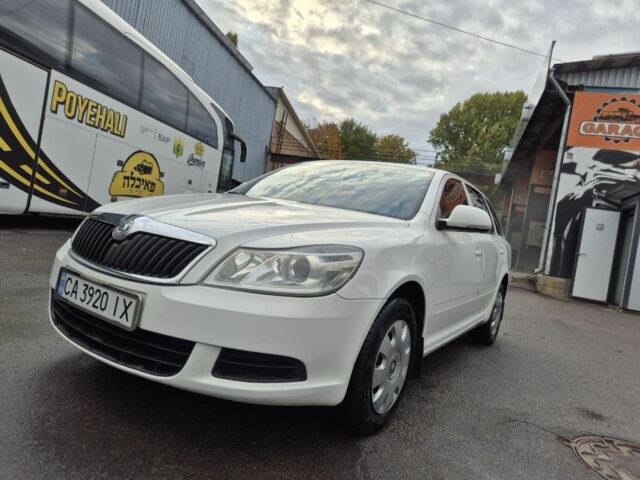 Білий Шкода Октавія, об'ємом двигуна 1.6 л та пробігом 252 тис. км за 7750 $, фото 10 на Automoto.ua