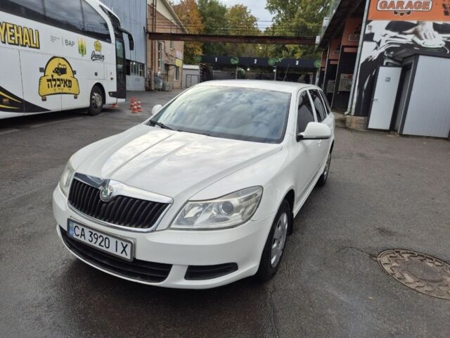 Білий Шкода Октавія, об'ємом двигуна 1.6 л та пробігом 252 тис. км за 7750 $, фото 5 на Automoto.ua