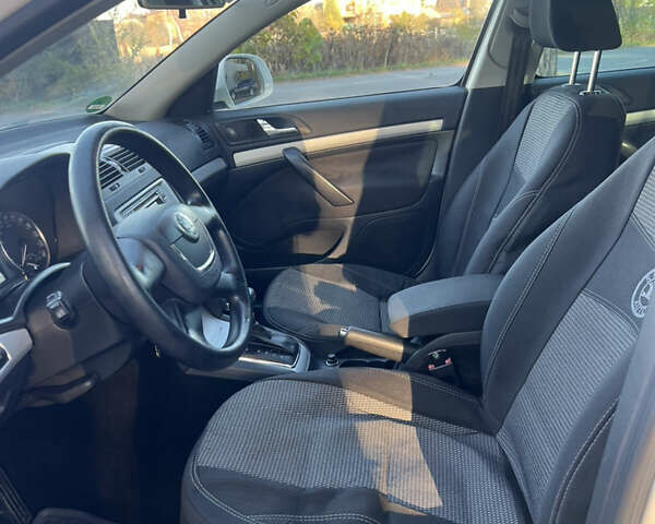 Белый Шкода Октавия, объемом двигателя 1.6 л и пробегом 236 тыс. км за 8200 $, фото 24 на Automoto.ua