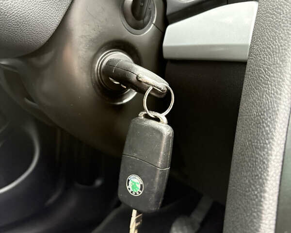 Білий Шкода Октавія, об'ємом двигуна 1.6 л та пробігом 235 тис. км за 6700 $, фото 47 на Automoto.ua