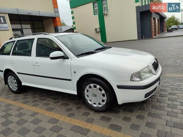 Білий Шкода Октавія, об'ємом двигуна 1.6 л та пробігом 217 тис. км за 5500 $, фото 1 на Automoto.ua