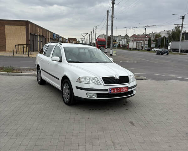 Білий Шкода Октавія, об'ємом двигуна 1.6 л та пробігом 235 тис. км за 6700 $, фото 6 на Automoto.ua