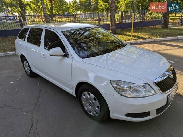 Белый Шкода Октавия, объемом двигателя 1.6 л и пробегом 335 тыс. км за 7300 $, фото 6 на Automoto.ua