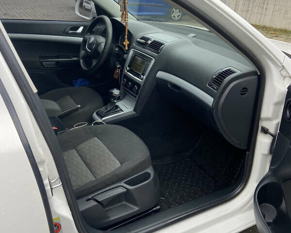 Белый Шкода Октавия, объемом двигателя 1.9 л и пробегом 245 тыс. км за 7850 $, фото 8 на Automoto.ua
