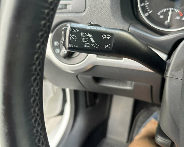 Білий Шкода Октавія, об'ємом двигуна 2 л та пробігом 260 тис. км за 9400 $, фото 51 на Automoto.ua