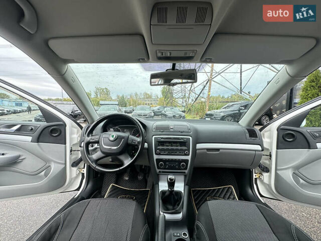 Белый Шкода Октавия, объемом двигателя 1.8 л и пробегом 171 тыс. км за 7800 $, фото 18 на Automoto.ua