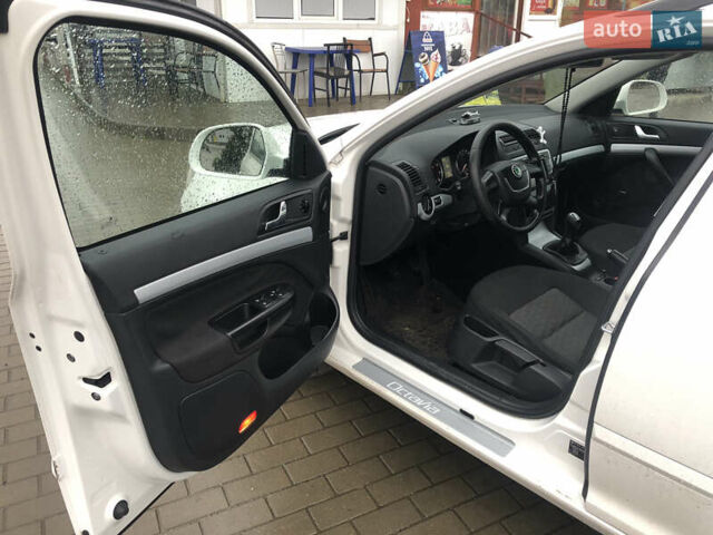 Білий Шкода Октавія, об'ємом двигуна 1.39 л та пробігом 230 тис. км за 6600 $, фото 4 на Automoto.ua