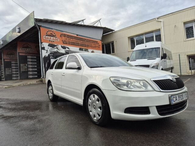 Білий Шкода Октавія, об'ємом двигуна 1.6 л та пробігом 252 тис. км за 7750 $, фото 12 на Automoto.ua