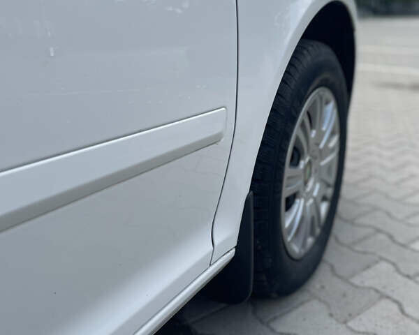 Белый Шкода Октавия, объемом двигателя 1.6 л и пробегом 280 тыс. км за 7900 $, фото 10 на Automoto.ua