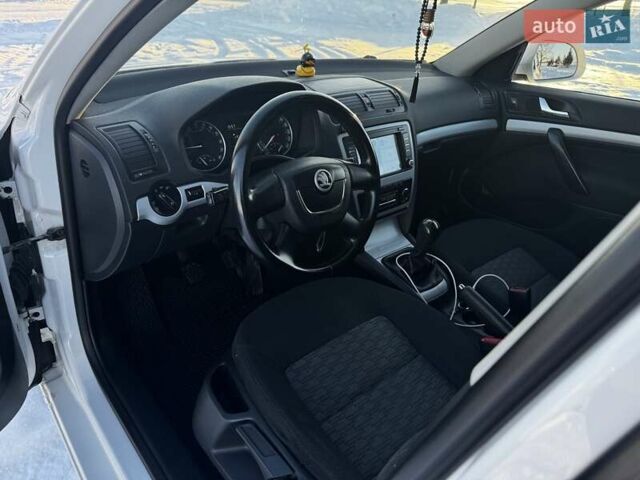 Білий Шкода Октавія, об'ємом двигуна 1.6 л та пробігом 395 тис. км за 6399 $, фото 15 на Automoto.ua