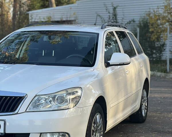 Белый Шкода Октавия, объемом двигателя 1.6 л и пробегом 236 тыс. км за 8200 $, фото 4 на Automoto.ua