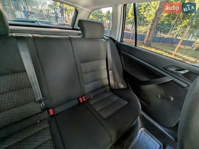 Белый Шкода Октавия, объемом двигателя 1.6 л и пробегом 335 тыс. км за 7300 $, фото 5 на Automoto.ua