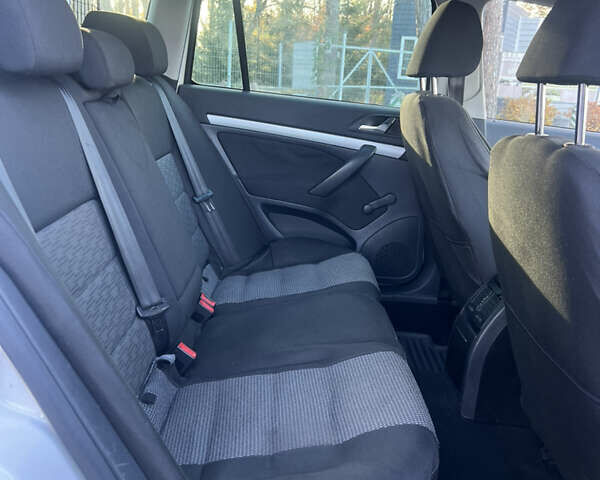 Белый Шкода Октавия, объемом двигателя 1.6 л и пробегом 236 тыс. км за 8200 $, фото 26 на Automoto.ua