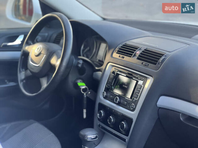 Белый Шкода Октавия, объемом двигателя 1.6 л и пробегом 236 тыс. км за 8200 $, фото 33 на Automoto.ua