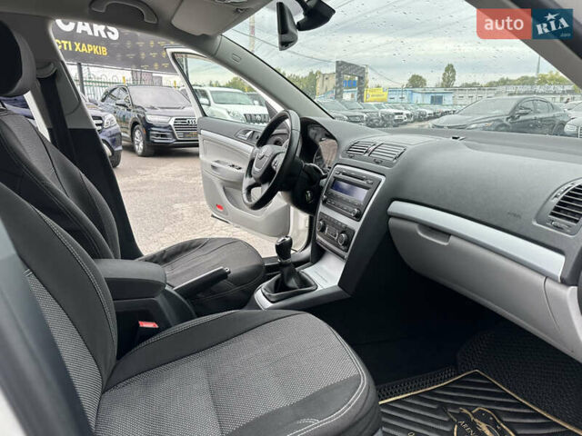 Белый Шкода Октавия, объемом двигателя 1.8 л и пробегом 171 тыс. км за 7800 $, фото 22 на Automoto.ua