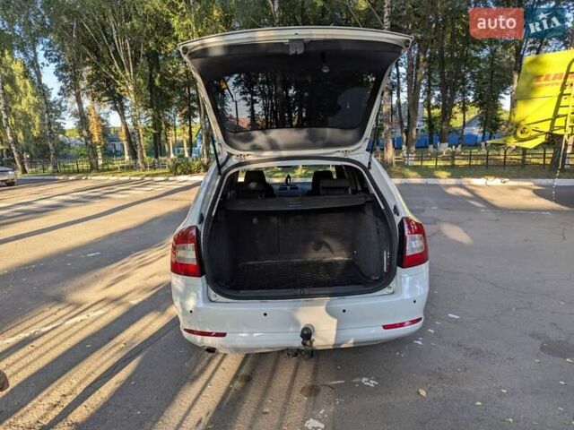Белый Шкода Октавия, объемом двигателя 1.6 л и пробегом 335 тыс. км за 7300 $, фото 1 на Automoto.ua