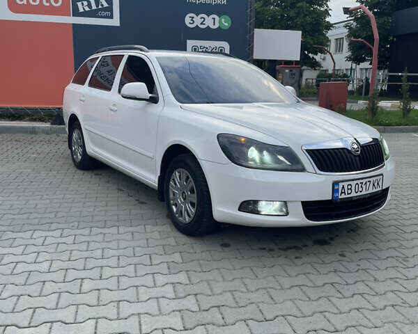 Белый Шкода Октавия, объемом двигателя 1.6 л и пробегом 280 тыс. км за 7900 $, фото 3 на Automoto.ua