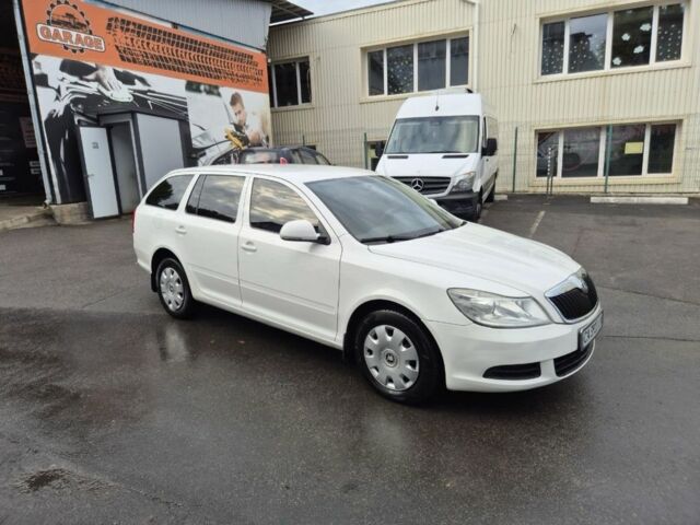 Білий Шкода Октавія, об'ємом двигуна 1.6 л та пробігом 252 тис. км за 7750 $, фото 6 на Automoto.ua