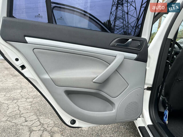 Белый Шкода Октавия, объемом двигателя 1.8 л и пробегом 171 тыс. км за 7800 $, фото 16 на Automoto.ua