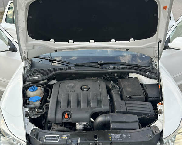 Білий Шкода Октавія, об'ємом двигуна 2 л та пробігом 260 тис. км за 9400 $, фото 44 на Automoto.ua