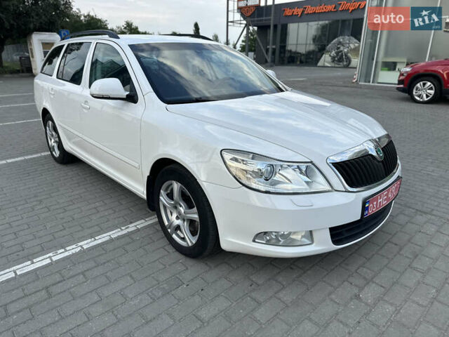 Белый Шкода Октавия, объемом двигателя 2 л и пробегом 252 тыс. км за 8899 $, фото 18 на Automoto.ua