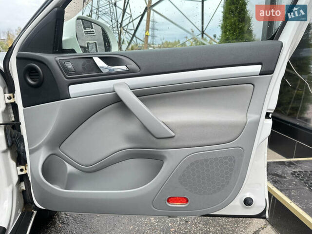 Белый Шкода Октавия, объемом двигателя 1.8 л и пробегом 171 тыс. км за 7800 $, фото 24 на Automoto.ua