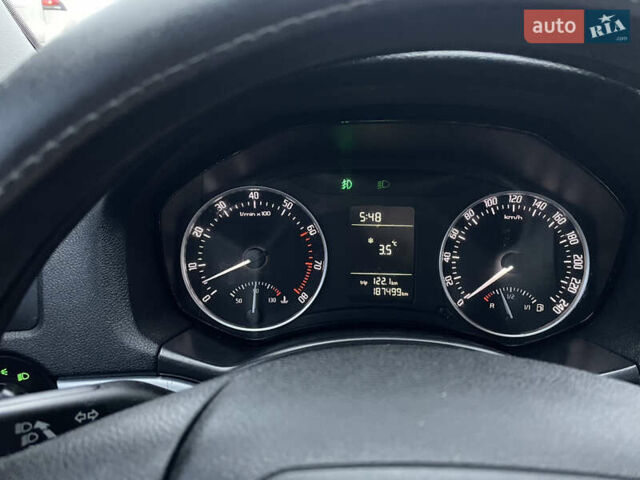 Білий Шкода Октавія, об'ємом двигуна 1.6 л та пробігом 299 тис. км за 7600 $, фото 42 на Automoto.ua