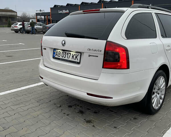Білий Шкода Октавія, об'ємом двигуна 1.6 л та пробігом 299 тис. км за 7600 $, фото 18 на Automoto.ua