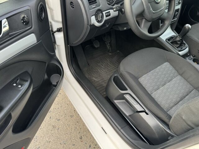 Белый Шкода Октавия, объемом двигателя 1.6 л и пробегом 178 тыс. км за 7999 $, фото 9 на Automoto.ua