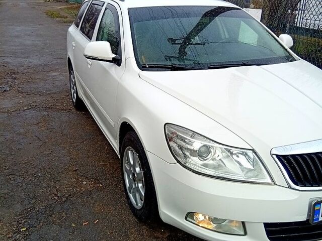 Белый Шкода Октавия, объемом двигателя 1.9 л и пробегом 350 тыс. км за 7300 $, фото 5 на Automoto.ua