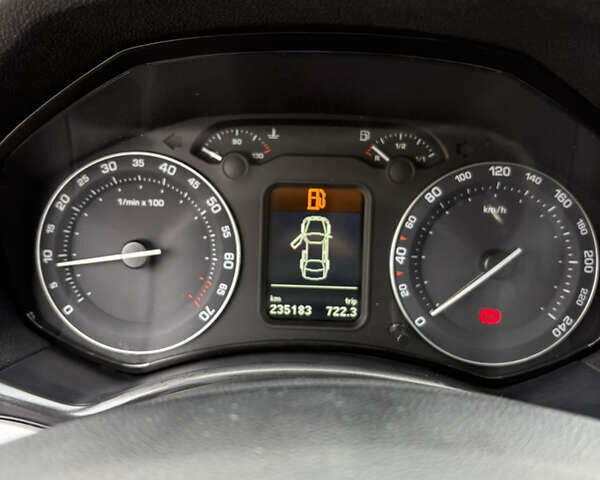 Білий Шкода Октавія, об'ємом двигуна 1.6 л та пробігом 235 тис. км за 6700 $, фото 23 на Automoto.ua