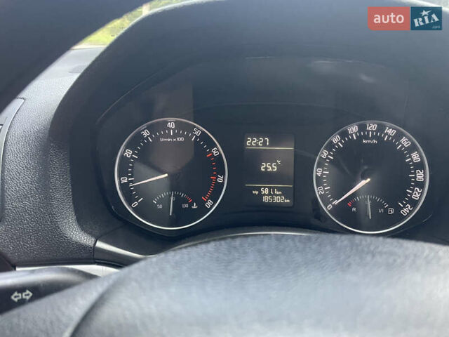 Белый Шкода Октавия, объемом двигателя 1.6 л и пробегом 280 тыс. км за 7900 $, фото 13 на Automoto.ua