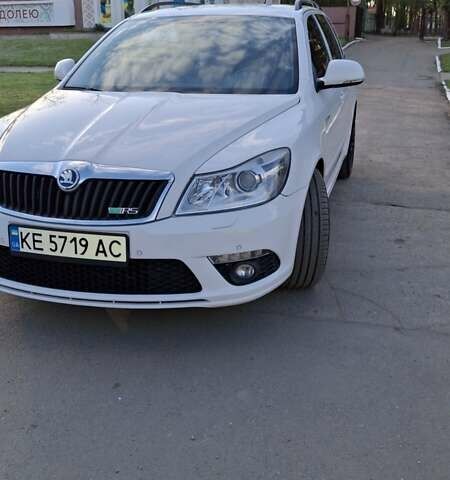 Белый Шкода Октавия, объемом двигателя 1.98 л и пробегом 210 тыс. км за 9000 $, фото 1 на Automoto.ua