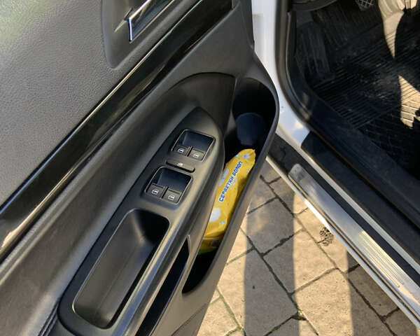 Білий Шкода Октавія, об'ємом двигуна 1.98 л та пробігом 261 тис. км за 7999 $, фото 10 на Automoto.ua