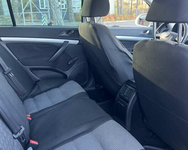 Белый Шкода Октавия, объемом двигателя 1.6 л и пробегом 236 тыс. км за 8200 $, фото 27 на Automoto.ua